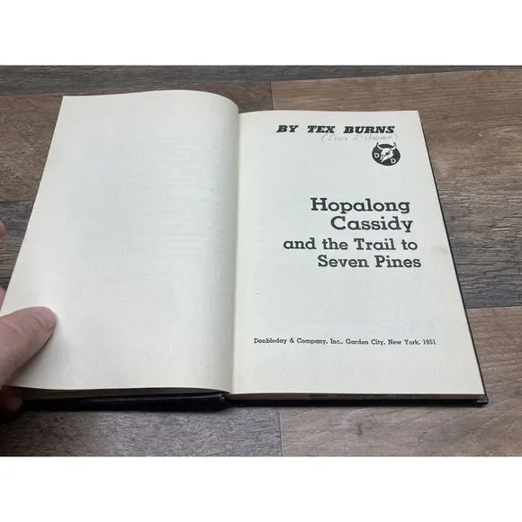 HOPALONG CASSIDY And the‎ Trail to Seven Pines. By Burns, Tex (Louis L'Amour)